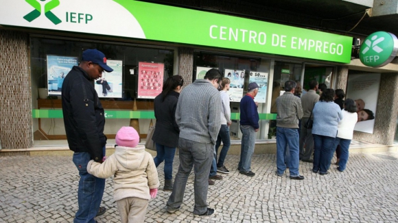 Mais de metade dos desempregados mantinham-se sem emprego nos três meses seguintes