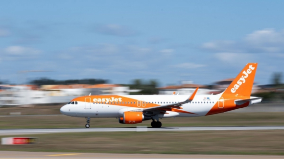 Greve de tripulantes da easyJet não está a afetar operações, garante empresa