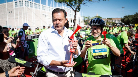 Primeiro-ministro diz que Governo "pedala com responsabilidade" e recusa eleitoralismo