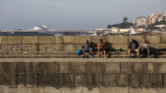 Semana arranca com calor em força... mas é sol de pouca dura