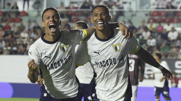 Famalicão vence Estrela da Amadora de forma categórica e 'cola-se' ao topo da I Liga