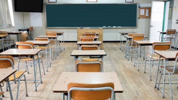 Ex-funcion&aacute;ria de escola de Gondomar acusada de se apropriar de 220 mil euros come&ccedil;a a ser julgada em setembro