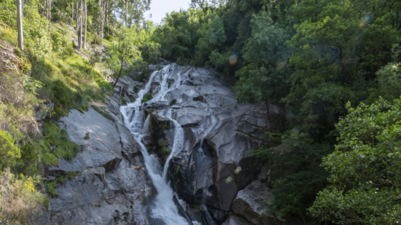 Cascata do rio Cabr&atilde;o vai receber meio milh&atilde;o de euros de investimento