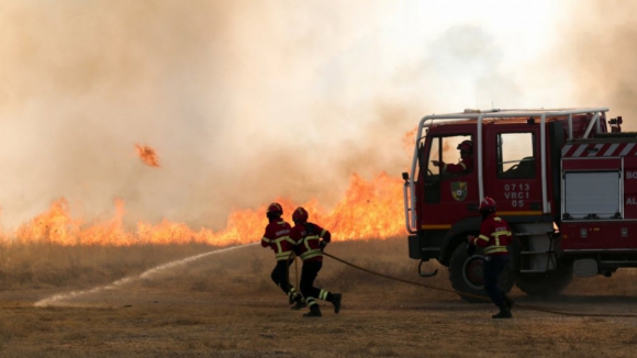 Treze concelhos de quatro distritos em perigo máximo de incêndio