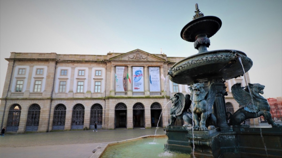 Seis dos dez cursos com nota de entrada mais elevada são da Universidade do Porto