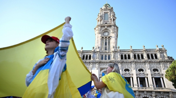Independ&ecirc;ncia da Ucr&acirc;nia celebrada no cora&ccedil;&atilde;o do Porto