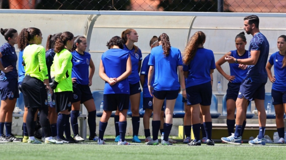 FC Porto: Equipa feminina treinou com o Vitória SC