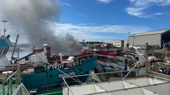 Atualização. Duas embarcações a arder nos estaleiros de Vila do Conde