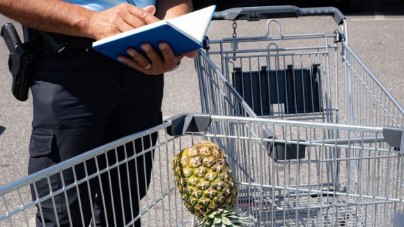 “Conduza com precaução”. PSP 'adere' a nova tendência de encontros em supermercados