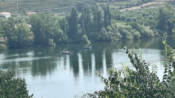 Resgatado cadáver de um dos ocupantes do helicóptero que caiu no rio Douro