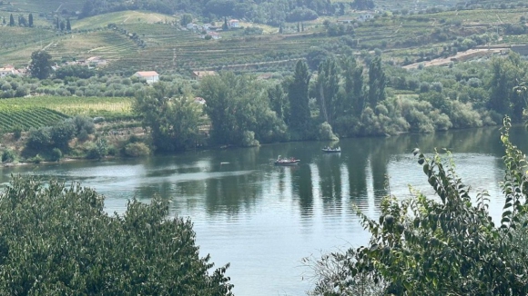 Resgatado cadáver de um dos ocupantes do helicóptero que caiu no rio Douro