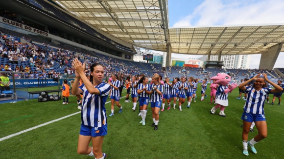 “Como mulher, é um orgulho muito grande ver o clube que acompanho desde pequena a ter finalmente raparigas a jogar”