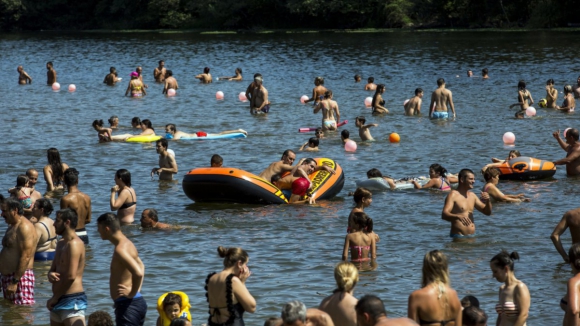 “No rio está sempre bom tempo”. Corrida às praias fluviais intensifica-se no Grande Porto