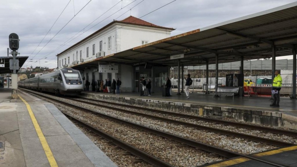 Fim da ligação ferroviária ao centro de Coimbra adiado