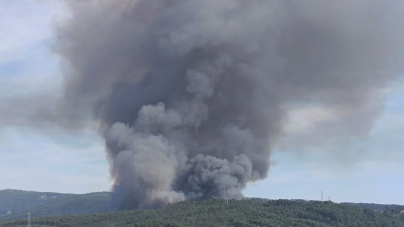 Fogo em Oliveira de Azeméis obriga a evacuar hotel por precaução