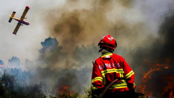 Chamas já terão atingido várias habitações em Baião com situação a estar "incontrolável"