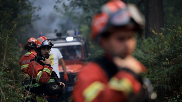 Fogo em Cabeceiras de Basto que destruiu duas casas em fase de resolução