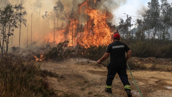 Frentes de incêndio começaram em Paços de Ferreira e evoluíram para Santo Tirso