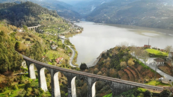 Circulação na Linha do Douro suspensa em Baião