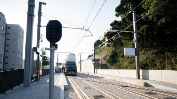 Metro do Porto com circulação cortada entre Santo Ovídio e Vila d’Este