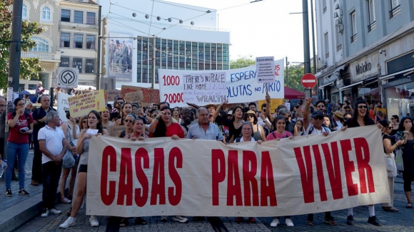 Casa Para Viver volta à rua para reivindicar soluções para a crise na habitação 