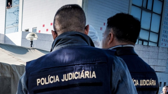 Homem detido no Porto após tentar matar vizinho por causa de barulho de obras