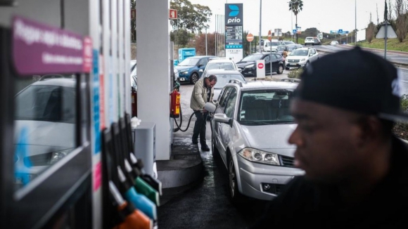 Montanha russa no preço dos combustíveis para a próxima semana. Gasóleo e gasolina em direções opostas