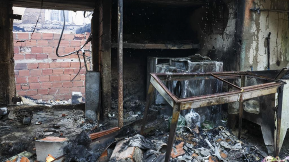 Perdeu a casa em Vila Pouca de Aguiar e pede ajuda para reconstruir