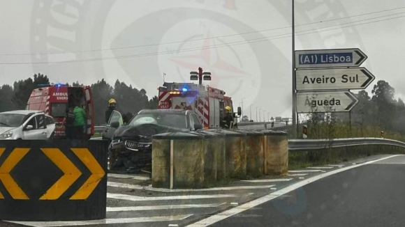 Aveiro. Parcialmente reaberta A17 no sentido norte-sul após colisão 