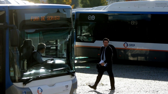 Greve na STCP faz autocarros "circularem às pinguinhas" no Porto