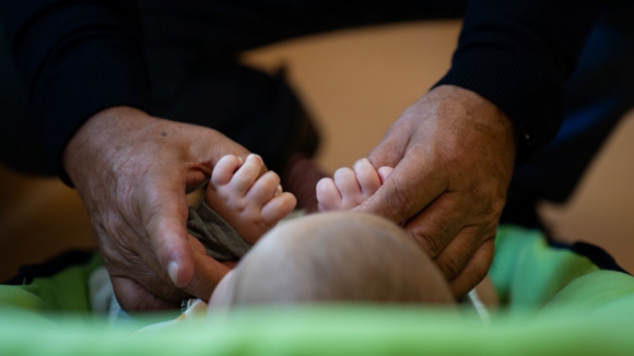 Governo diz que alargamento de licença parental tem impacto de 400 milhões de euros