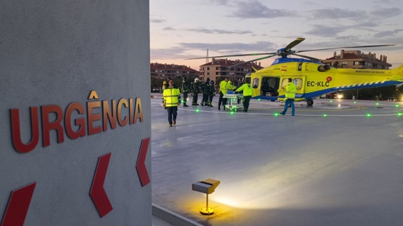 Já aterrou o primeiro helicóptero no Hospital São João com idoso que sofreu AVC