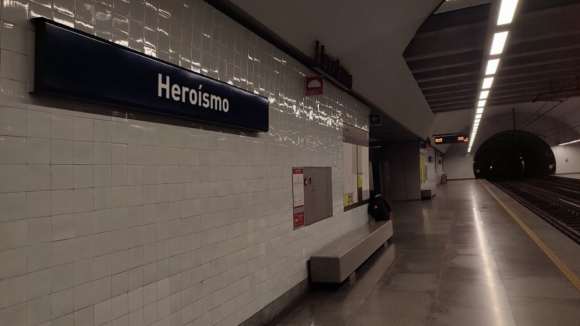 Estação de metro Heroísmo acolhe exposição de pintura "Apneia" a partir de novembro