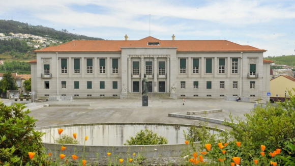 Acusado de violações em Guimarães remete-se ao silêncio no início do julgamento