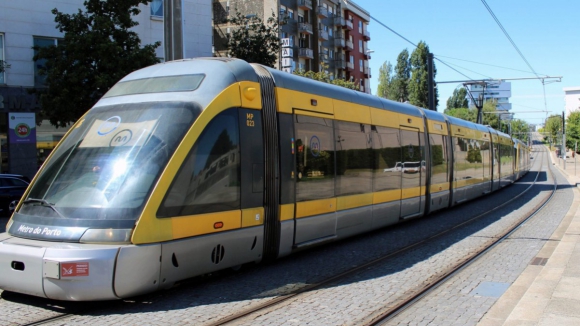 Problemas técnicos condicionam circulação na Linha Vermelha do Metro do Porto