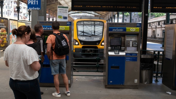 Arranca greve de revisores e trabalhadores das bilheteiras da CP