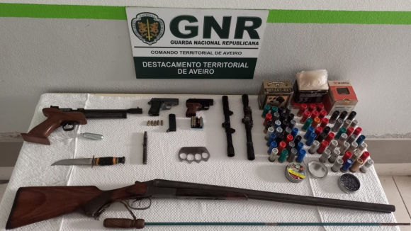 Idoso de 90 anos detido por posse de arma proibida em Aveiro