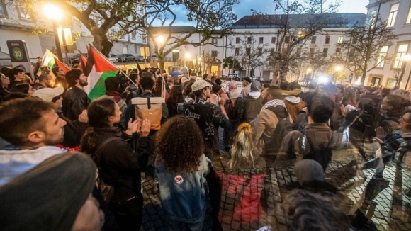 Duas centenas protestaram no Porto em solidariedade com Odair Moniz