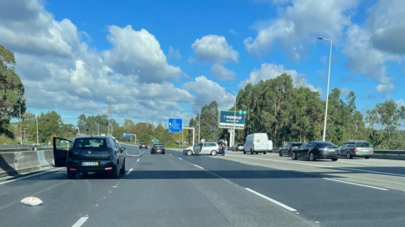 Acidente na A3 corta duas faixas de rodagem