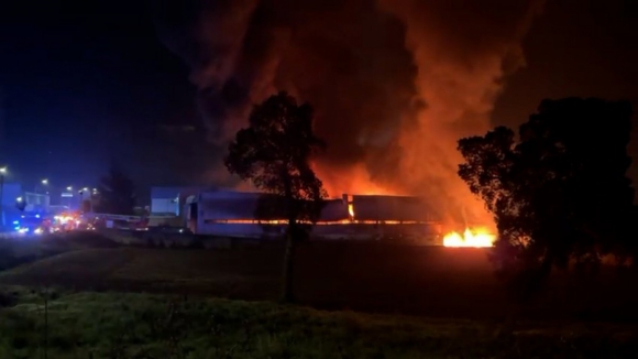 Incêndio em Valongo deixa sem trabalho pelo menos 10 trabalhadores