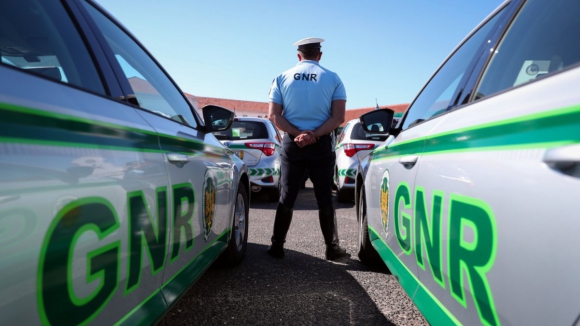 GNR detém homem na posse de mais de 2.200 doses de haxixe em Paços de Ferreira