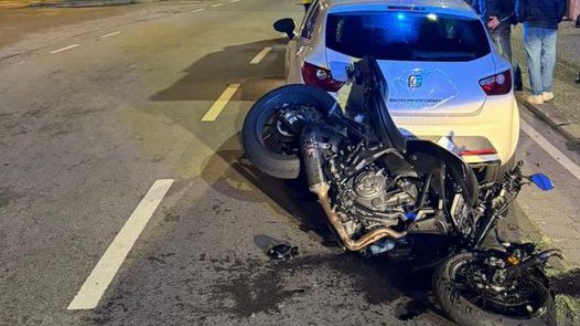 Homem em estado grave devido a colisão entre carro e mota em Rio Tinto