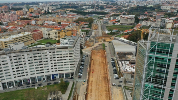 Trabalhos da Linha Rubi do Metro do Porto avançam na rotunda Edgar Cardoso em Gaia