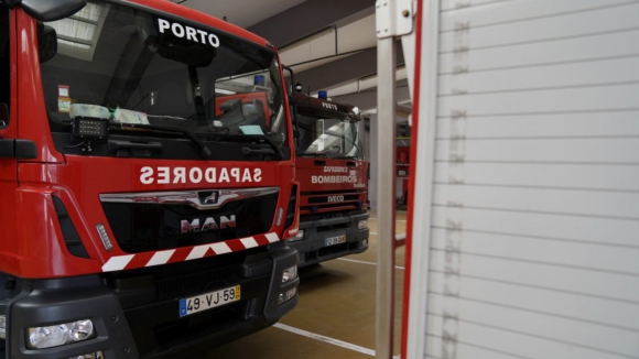 Incêndio deflagra em cozinha de apartamento no bairro Pinheiro Torres