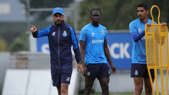 FC Porto B: Grupo completo às ordens de João Brandão