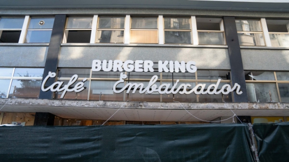 Burger King abre segunda-feira no lugar do emblemático Café do Embaixador 