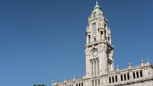 Paços do Concelho do Porto vão iluminar-se com cores da Palestina e do Líbano