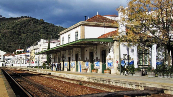 Legionella leva ao encerramento de instalações na estação do Pinhão no Douro