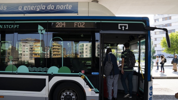 Novo contrato da STCP mantém "estrangulamentos e problemas do serviço", considera PCP