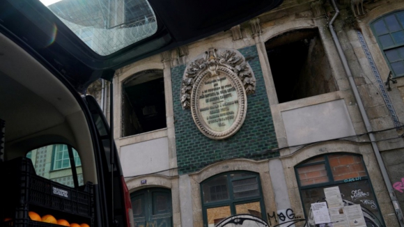 Câmara do Porto avança com classificação da fachada da casa de Almeida Garrett